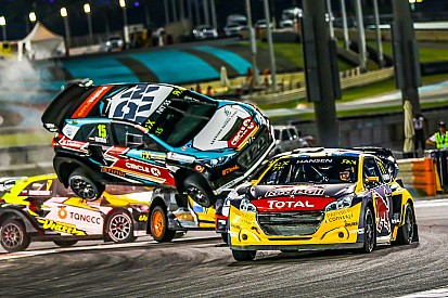 Поребрик стал трамплином. Безумный старт гонки World RX: видео