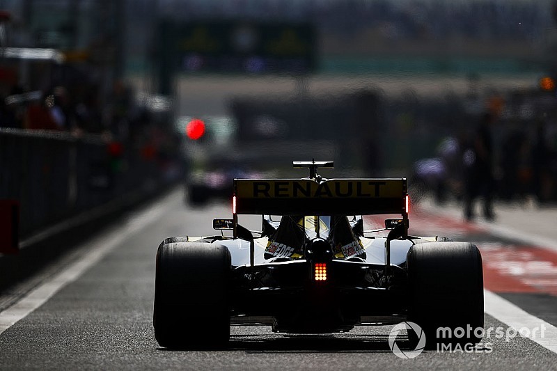 Ilyen, amikor egy F1-es autó szép lassan megadja magát: videó a Kínai Nagydíjról