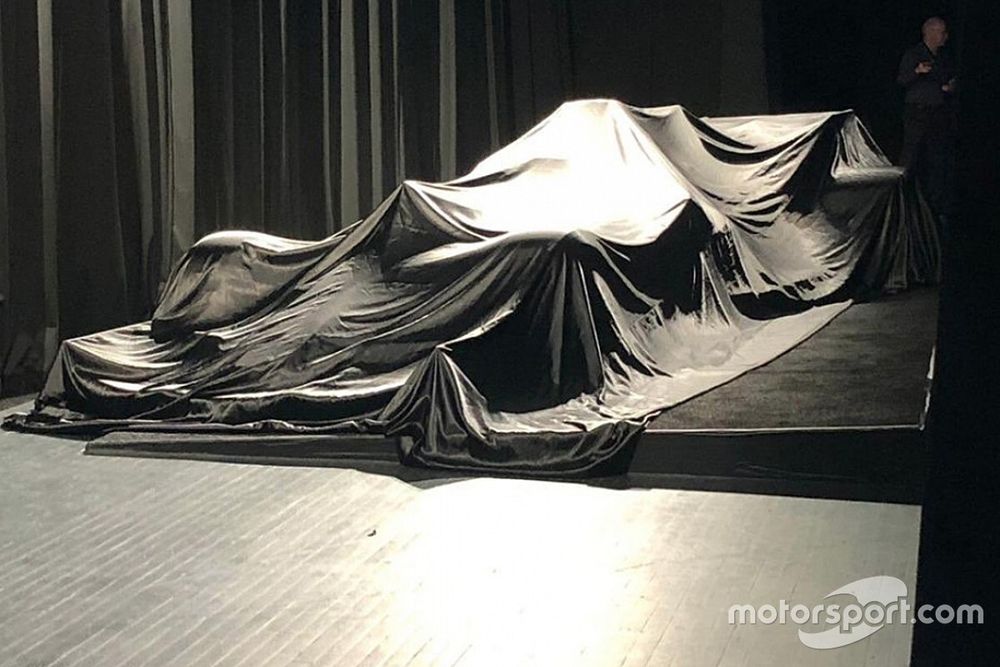 Сегодня нам покажут новый болид Mercedes и машину, на которой в Формулу 1 вернется Алонсо
