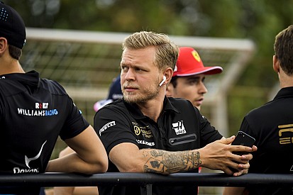 Videón a Hamilton-Magnussen incidens az FP2-n – „nem tudom, miért akart megelőzni…”