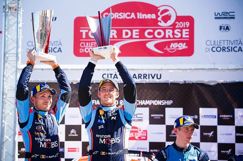 Podio: ganadores Thierry Neuville, Nicolas Gilsoul, Hyundai Motorsport Hyundai i20 Coupe WRC