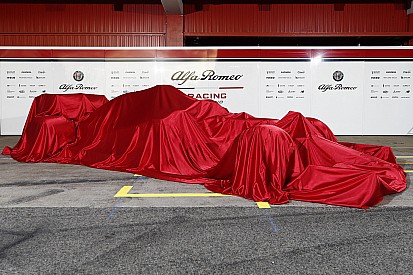 Räikkönen, Giovinazzi és Kubica már a jövő héten pályára gurulhat az új Alfa Romeóval