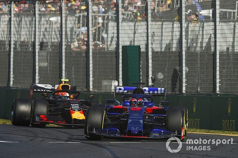 Daniil Kvyat, Toro Rosso STR14, devant Pierre Gasly, Red Bull Racing RB15