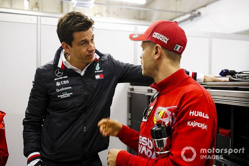 Босс Ferrari пожелал Феттелю договориться с Mercedes