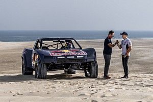 Vídeo: Al Attiyah le hace pasar un mal rato a Lorenzo en las dunas de Qatar