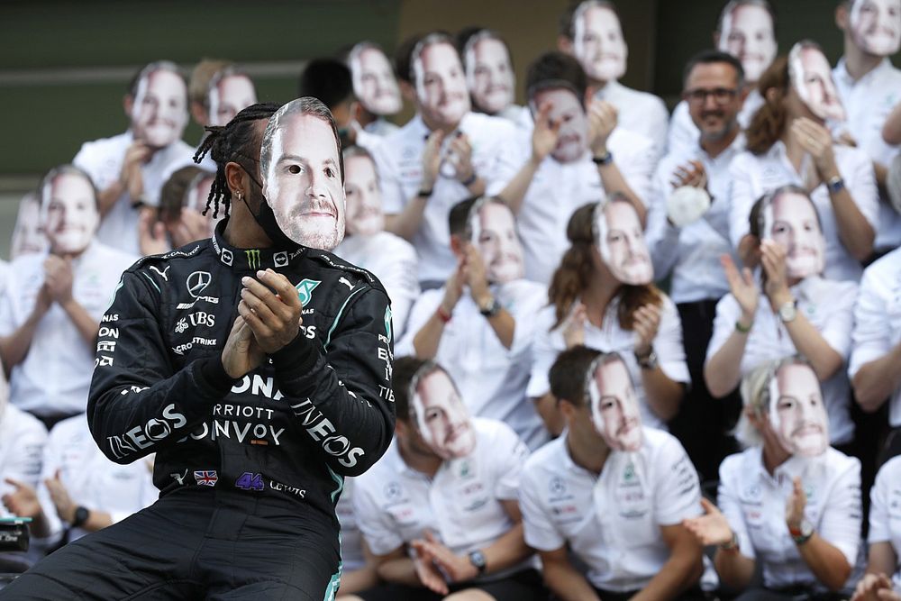 Lewis Hamilton, Mercedes, porte un masque Valtteri Bottas