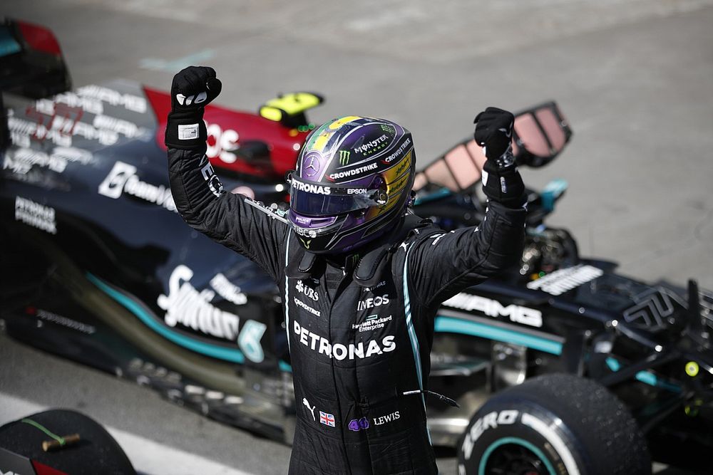 Hamilton onstuitbaar in GP van Sao Paulo, Verstappen tweede