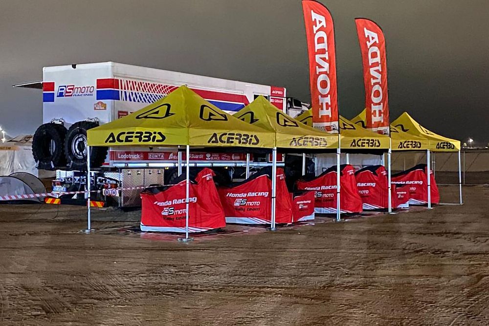 Dakar: „Bombát helyeztek a pedál alá“ - állítja a kigyulladt autó egyik utasa