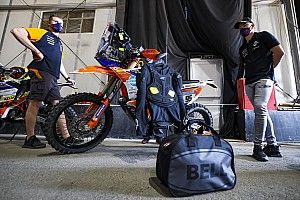 Primera sanción del Dakar: por la ropa de carrera