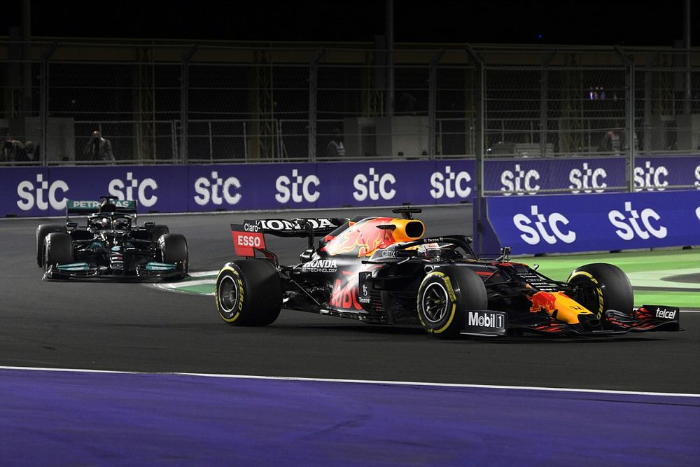 Max Verstappen, Red Bull Racing RB16B, Lewis Hamilton, Mercedes W12