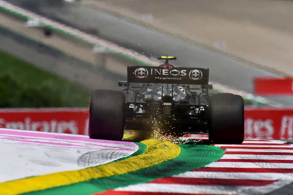 Mercedes, Bottas'ın pitteki spini nedeniyle hakemler tarafından görüşmeye çağırıldı
