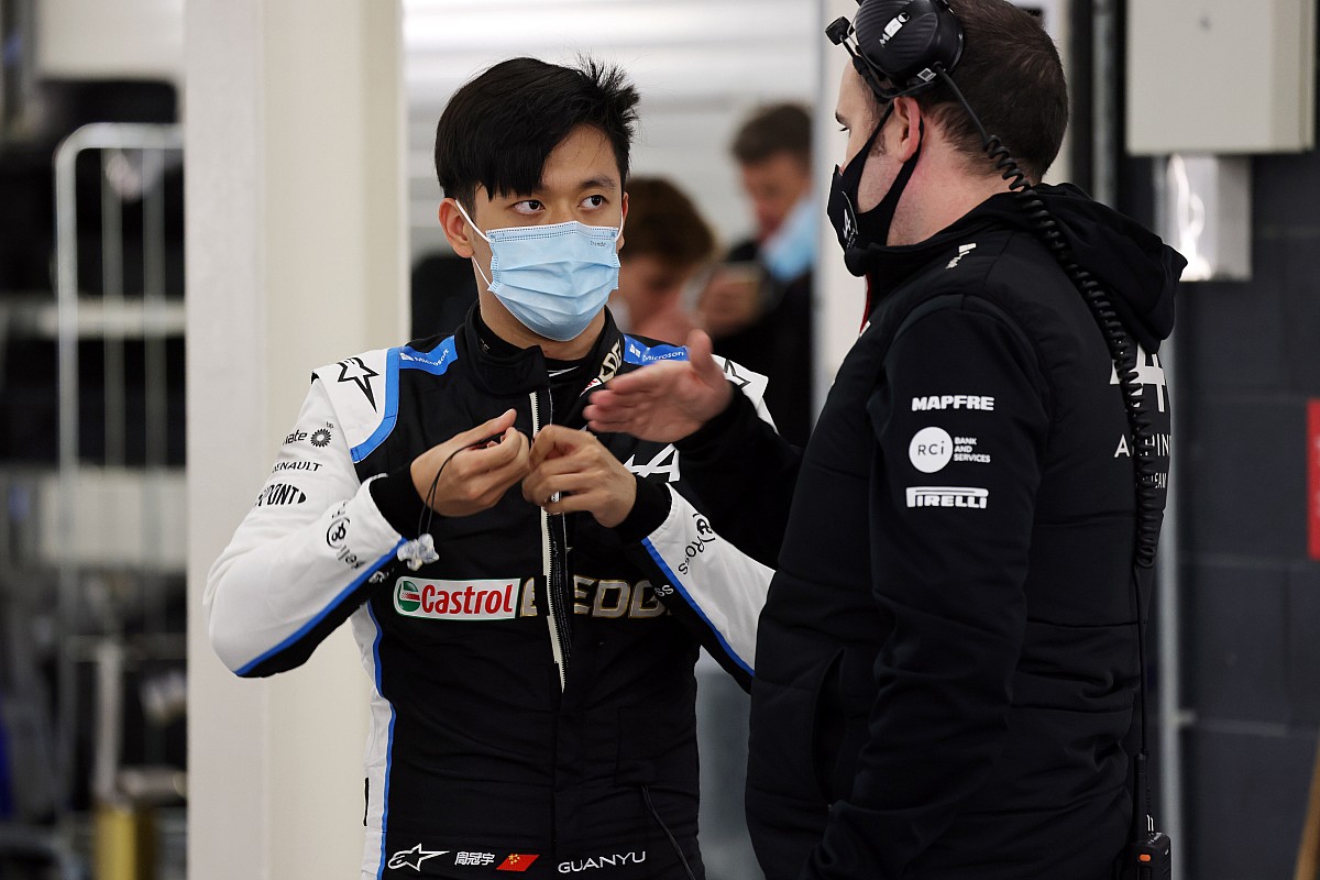 Alonso, Zhou'yu yakında F1'de görmek istiyor