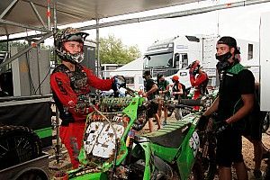 Van de Moosdijk uitgeschakeld na polsbreuk in MXGP van Tsjechië