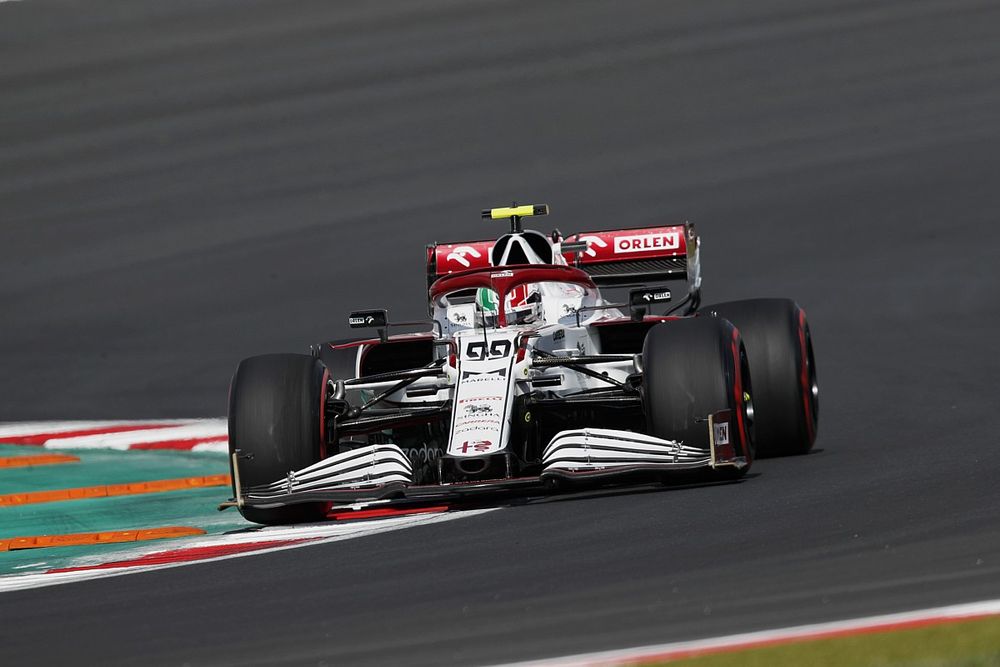 Giovinazzi, Ferrari'ye geçme şansının olmadığını kabul ediyor