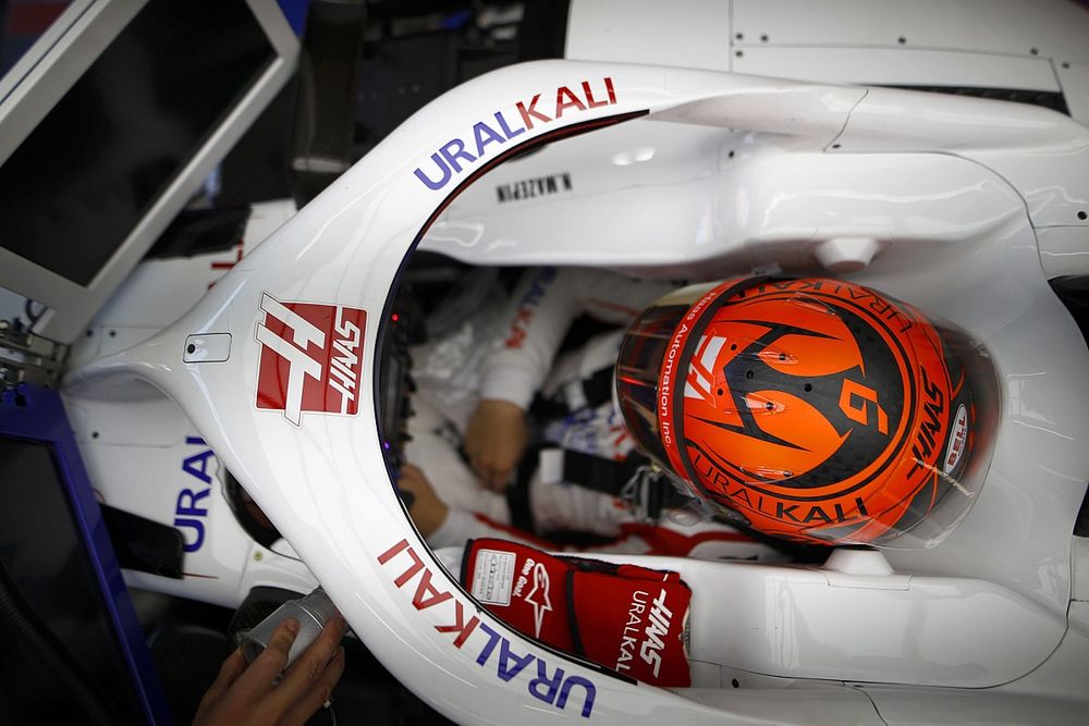 Mazepin sejtelmes kiírással utalt arra, hogy Giovinazzi elhagyja az F1-et