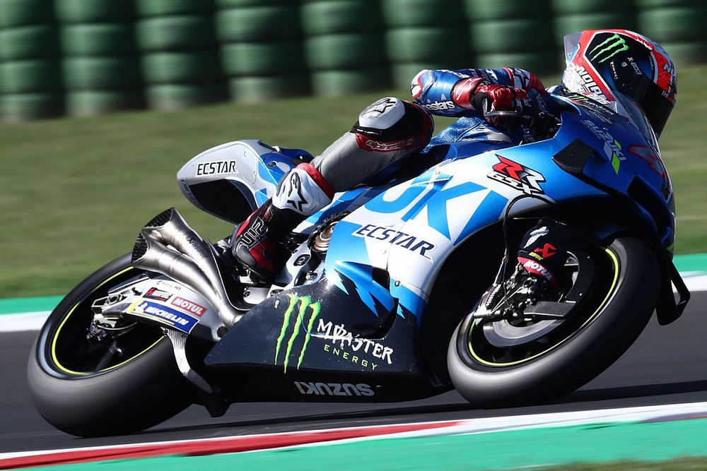 Warm-up - Les pilotes Suzuki entourent Quartararo et Bagnaia