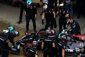 Vídeo: Hamilton comete dos errores en Sochi 'sin presión'