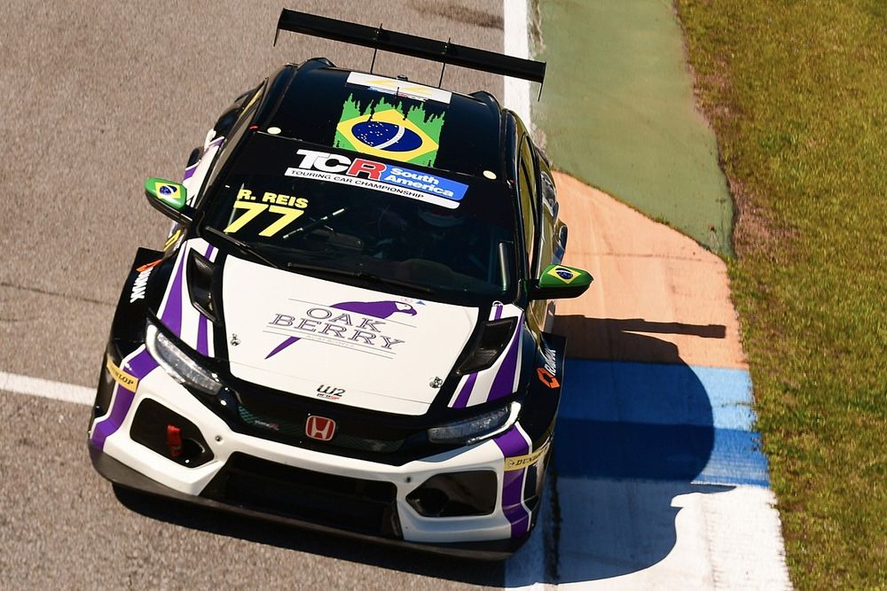 Raphael Reis conquista duplo top 5 em El Pinar no TCR South America