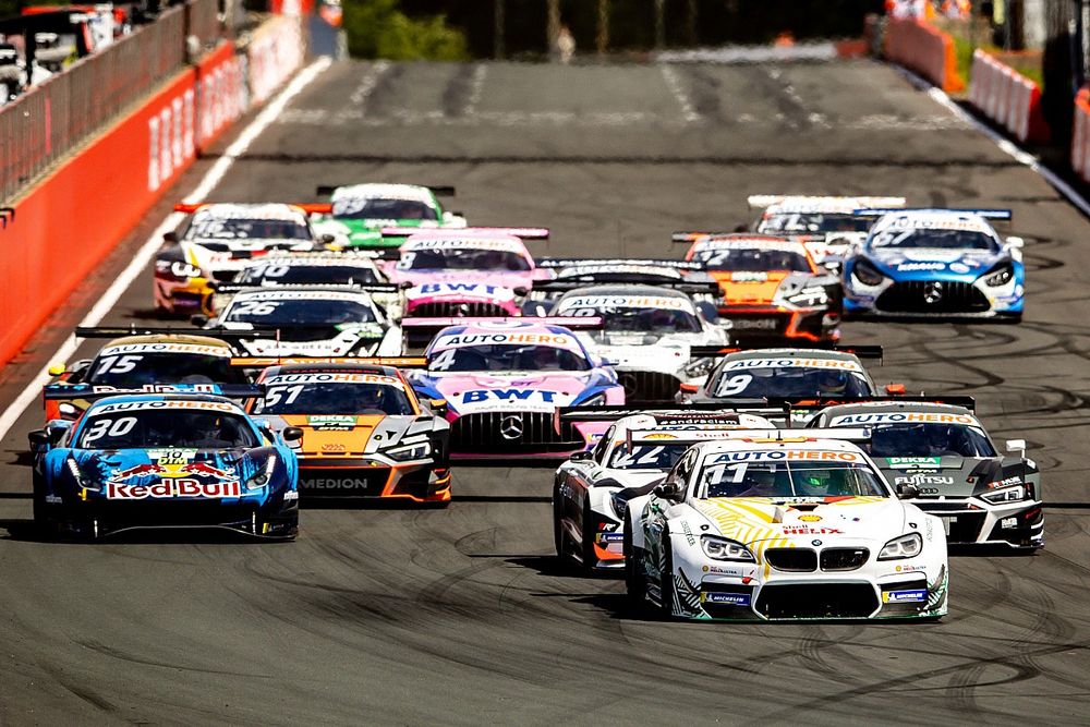 De start van de tweede DTM-race op Circuit Zolder