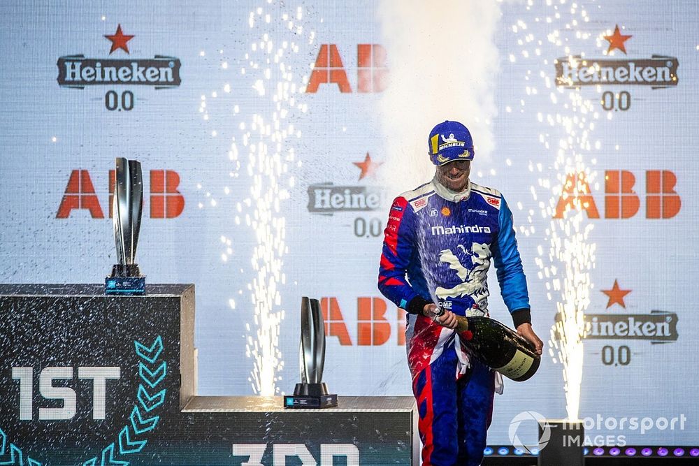 Alex Lynn, Mahindra Racing, 1st position, sprays the victory Champagne