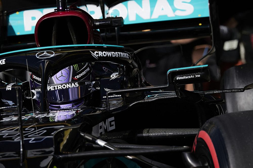 Sering Buat Kesalahan Bukti Lewis Hamilton dalam Tekanan