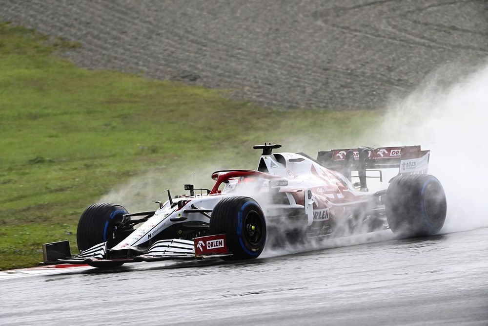 Kimi Räikkönen remek rajtja a Török Nagydíjon – a finn alig látott valamit (videó)