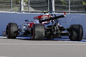 Fotogallery F1: l'incidente di Giovinazzi con l'Alfa Romeo in FP2