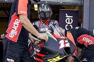 Maverick Vinales Didampingi Kru Tim Baru di Aprilia