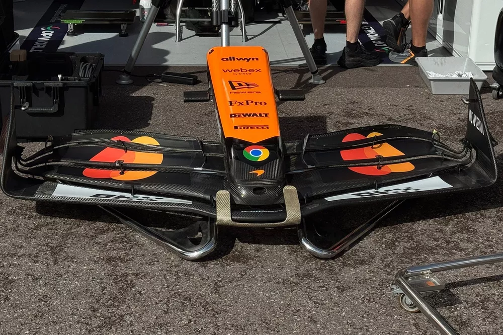 Un aileron avant McLaren