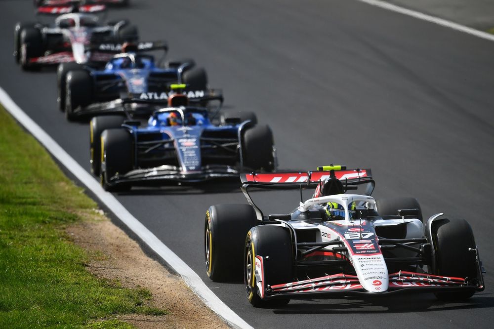 Oliver Bearman, Haas F1 Team, Carlos Sainz, Williams, Alexander Albon, Williams