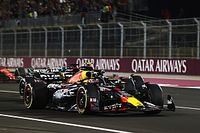 F1: Verstappen vence no Catar em corrida marcada por fiasco de pneus e batida entre Hamilton e Russell