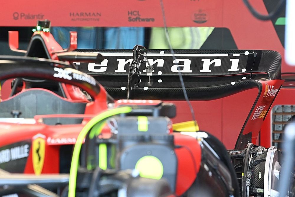 Ferrari SF-23 detalle del alerón trasero y el actuador del DRS