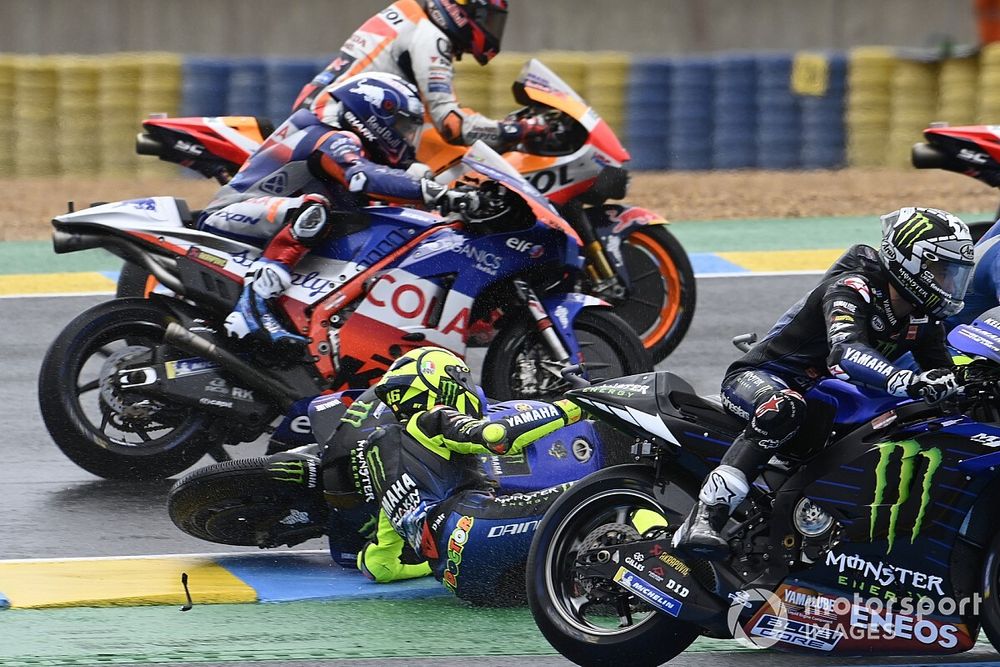 Fotos: la secuencia de la peligrosa caída de Rossi en Le Mans