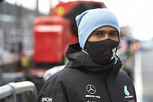 Hamilton: Ex-F1 stars have "bee in their bonnet" over success
