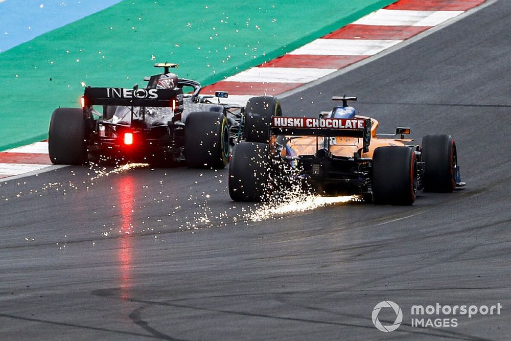 «Мой нос отвлек Боттаса». Сайнс о методах борьбы с Mercedes