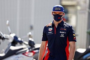 Verstappen grapt: “Pakken hier met halve seconde verschil de pole”