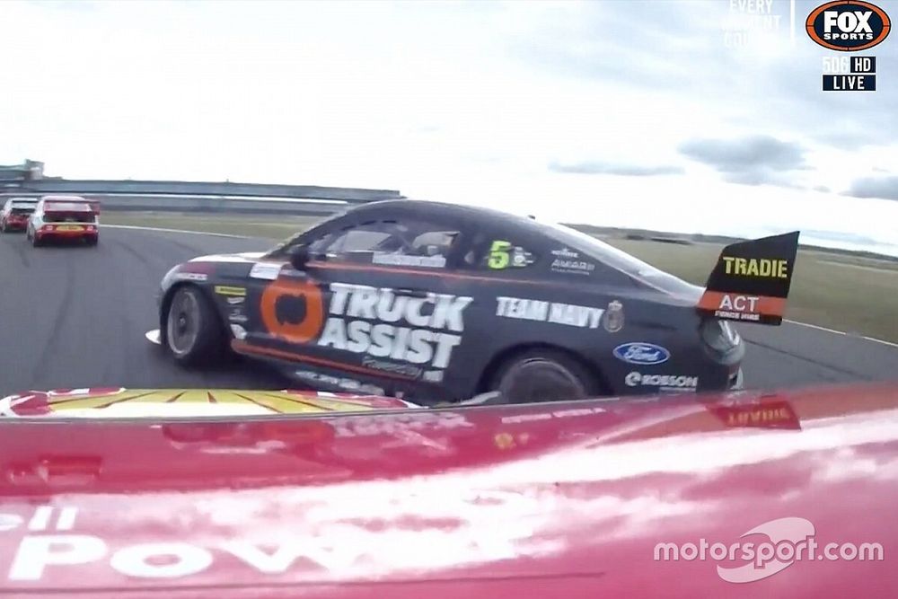 Lee Holdsworth, Tickford and Scott McLaughlin, DJR Team Penske collide