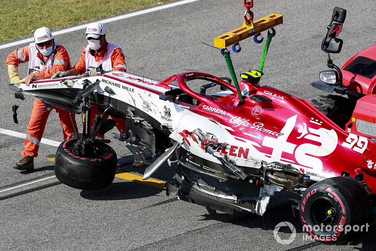 Giovinazzi: "Magnussen ha frenato e la strada era sbarrata!"