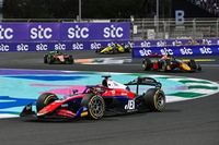 F2 Arabia: Verschoor en difícil carrera para los latinos