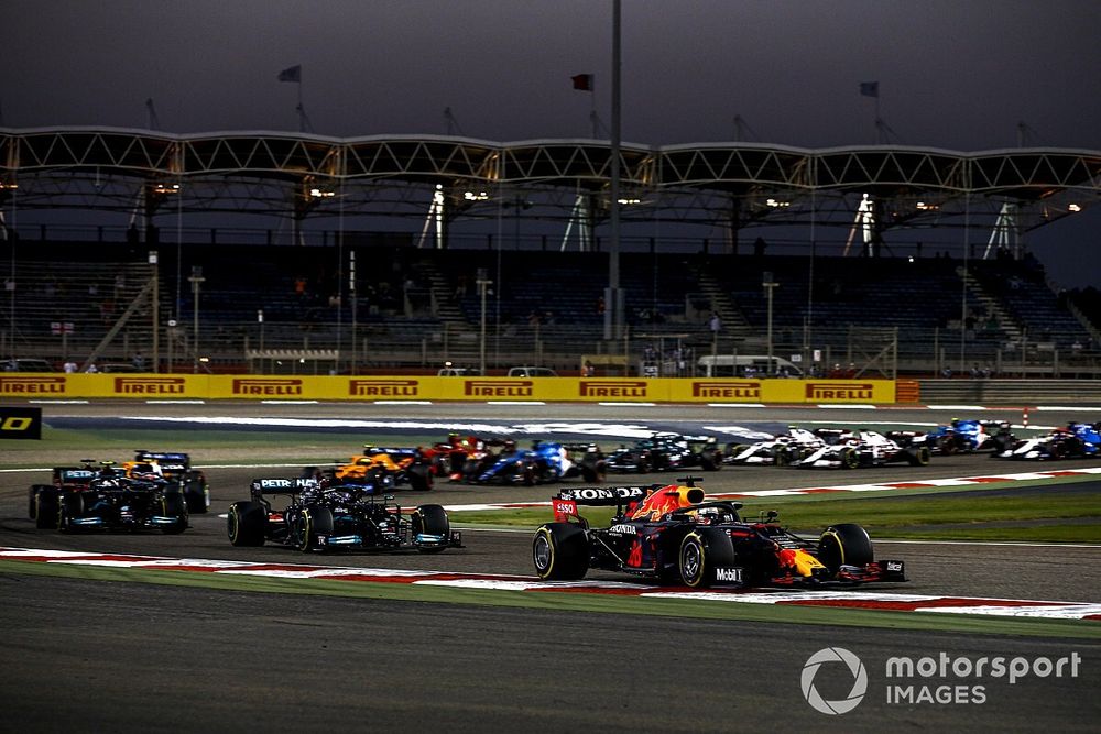 Max Verstappen, Red Bull Racing RB16B Lewis Hamilton, Mercedes W12 en Valtteri Bottas, Mercedes W12 