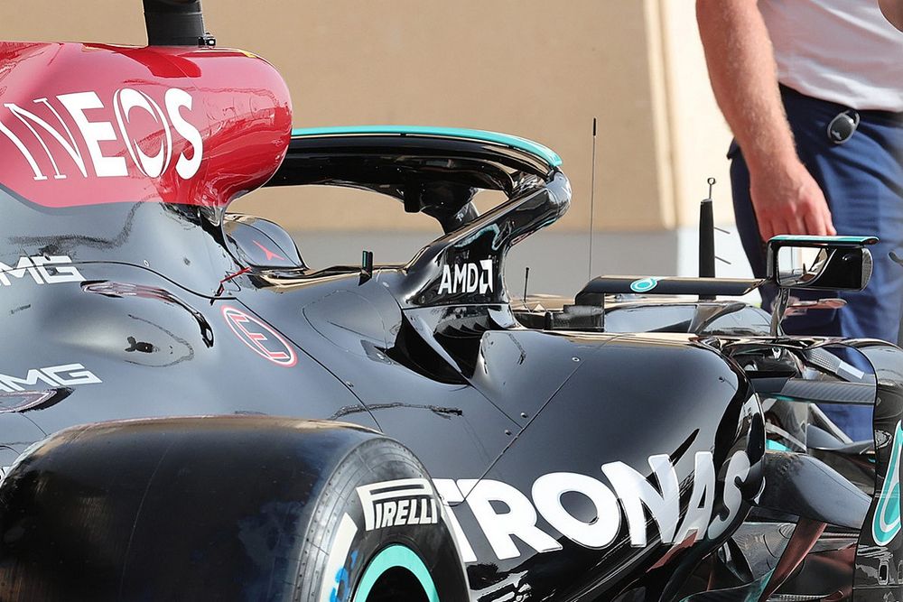 Mercedes: per respirare la W12 riutilizza le branchie