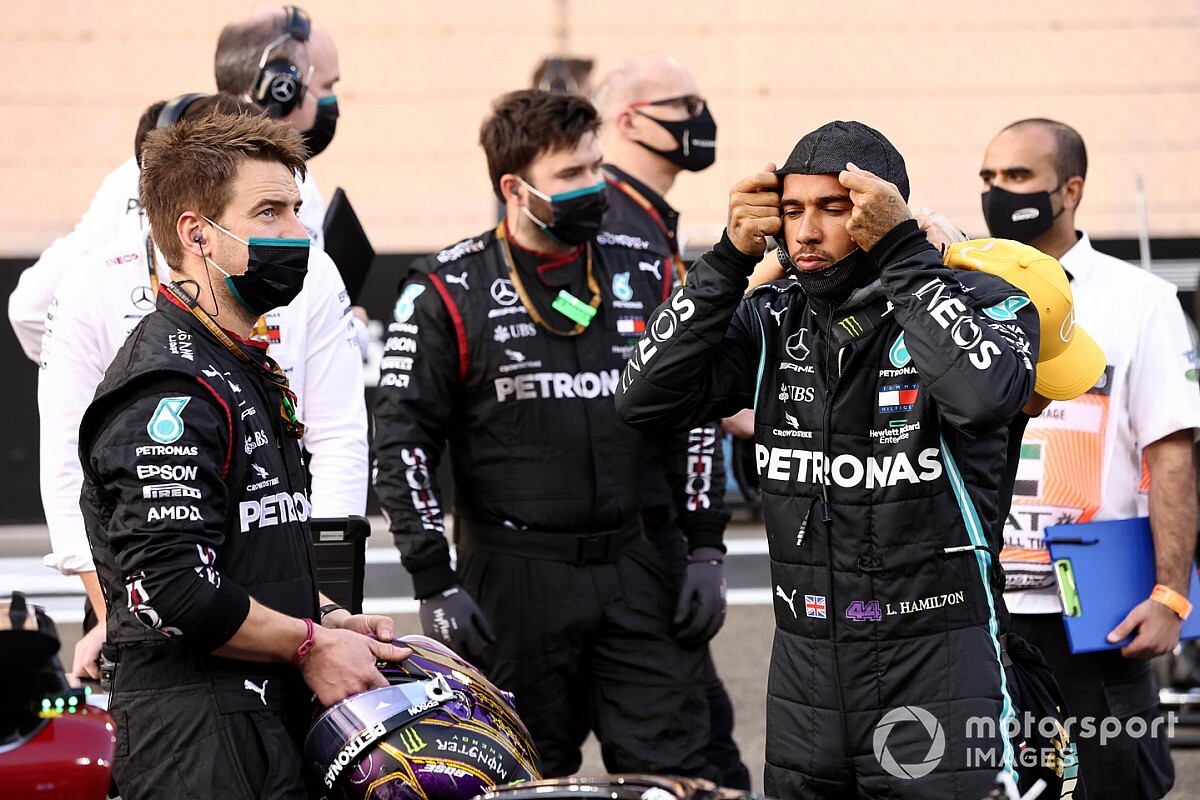 Lammers: "Mercedes, Hamilton'a verebileceği maaşı ahlaki olarak sınırlıyor"