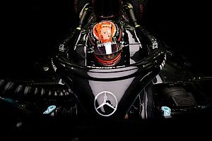 Hamilton, messaggio a Russell: "Riportami la W11 intera!"