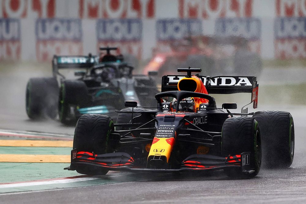 Verstappen Terkejut Bisa Kencang di Trek Basah