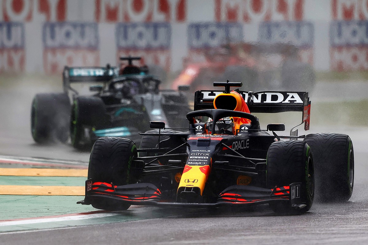 Verstappen Terkejut Bisa Kencang di Trek Basah