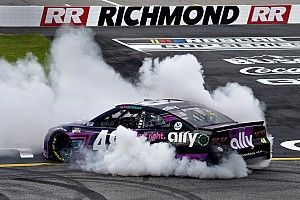 Alex Bowman avanza en el final para ganar en Richmond