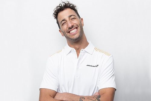 Daniel Ricciardo si mostra con i colori McLaren