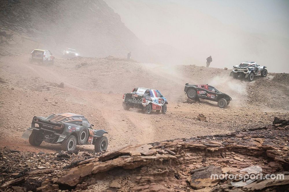 El atasco en los primeros kilómetros de la etapa 5 del Dakar 2021