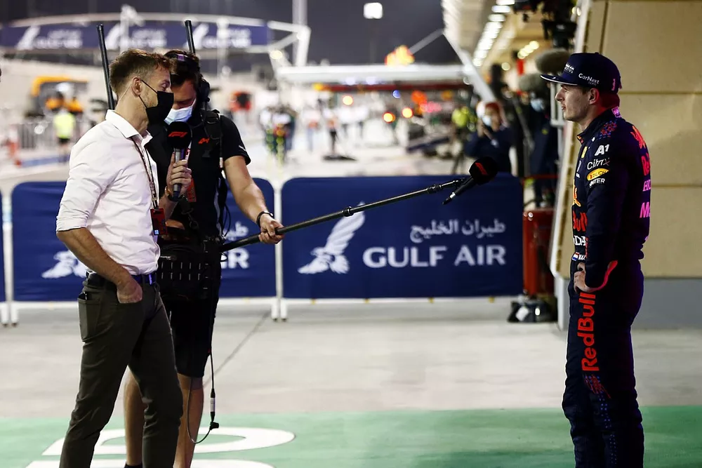 Max Verstappen, Red Bull Racing, 2e plaats, wordt geinterviewd door Jenson Button, Sky TV
