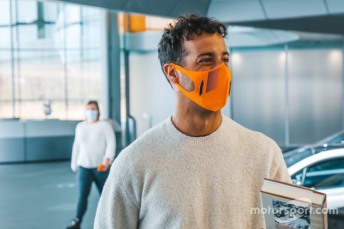 Ricciardo Puas dengan Kunjungan Perdana di Markas McLaren